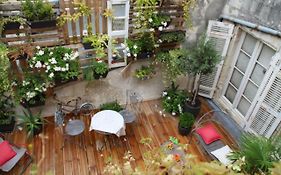 Une Chambre En Ville